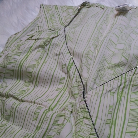 Old Navy Womans V-neck lighgreen sleveles … - Picture 15 of 15